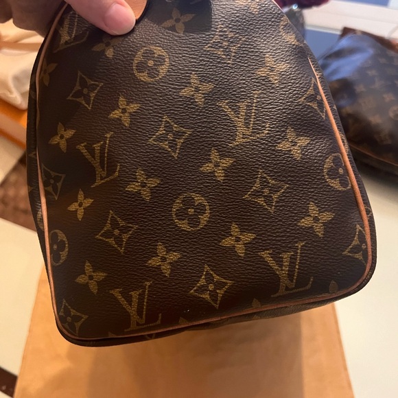 Authentic Louis Vuitton Monogram Speedy 30 - Picture 4 of 10